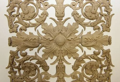 Резной декоративный элемент из дерева для создания стильного интерьера ресторана.