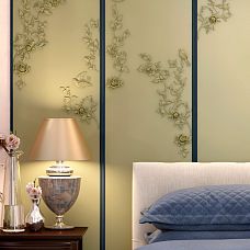 Интерьер спальни с декором NPU-469L на стене, создающим романтическую атмосферу