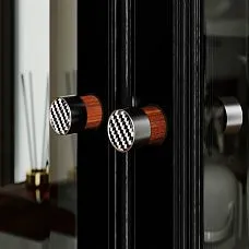 Стильная ручка Pioneer HL-051 из бука с масляным покрытием для спальных гарнитуров, прикроватных тумб и минималистичных пространств