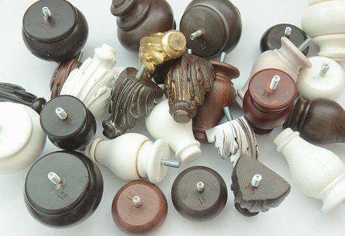 Ассортимент мебельных ножек из натурального дерева различных форм