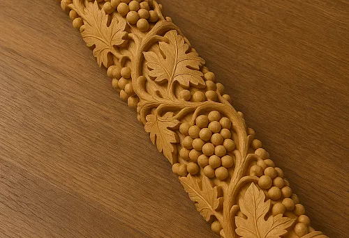 Резная деревянная круглая колонна с узором из виноградной лозы и листьев