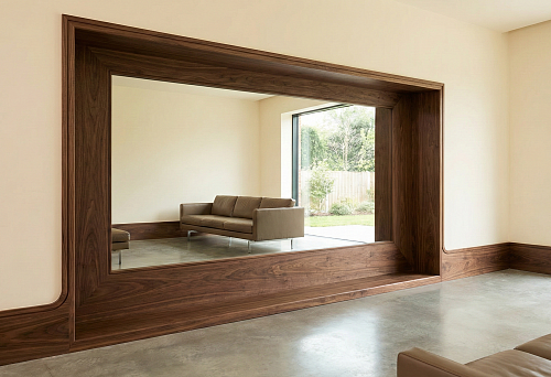 Когда плинтус и рама зеркала — одна линия: эффект "встроенного" декора