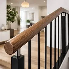 Круглый поручень PR‑004 из массива дерева для лестницы, удобный хват и безопасный подъём в доме