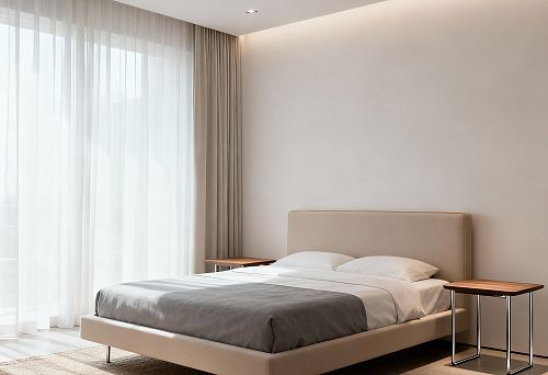 Современная спальня с двуспальной кроватью и деревянными прикроватными тумбами