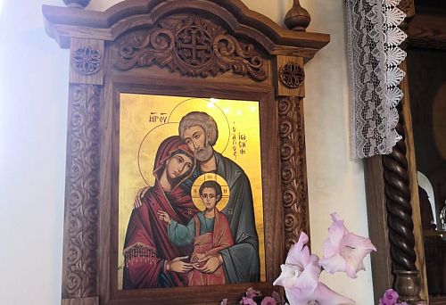 Деревянный иконостас: роскошное украшение храма