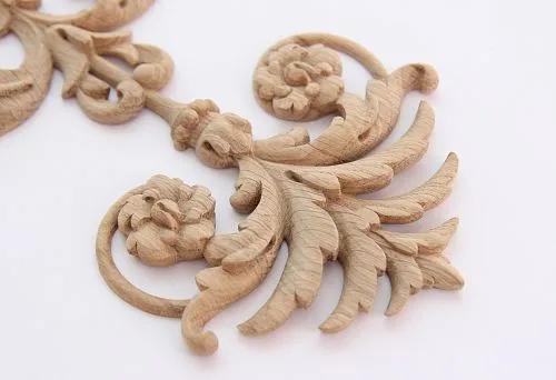 Декоративный элемент из дерева с изысканными узорами