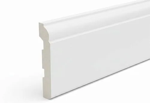 Белый плинтус из МДФ под покраску с рельефным профилем для современного интерьера