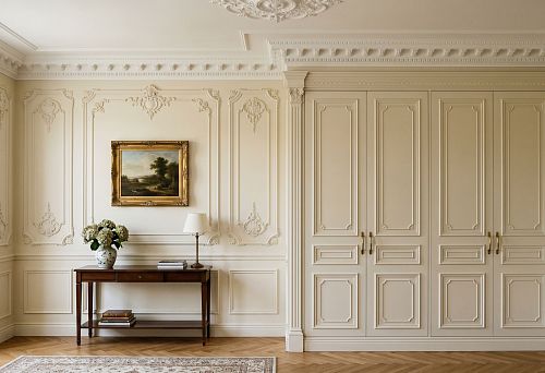 Лепной декор для стены со встроенным шкафом: как сочетать молдинги, фасады и декор из полиуретана