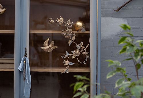 Декорирование предметов интерьера резными элементами 