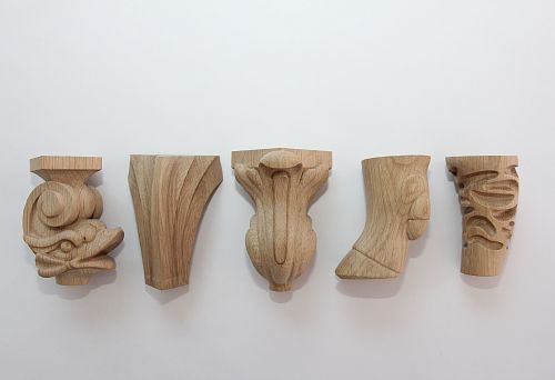 Деревянная мебельная ножка 100 мм с гладкой текстурой.