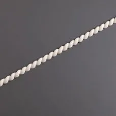 Резной погонаж KPU-125 из полиуретана, узкий молдинг для аккуратного зонирования стен и мебели, легкий в монтаже, устойчивый к влаге и перепадам температур, готов под покраску в любой цвет