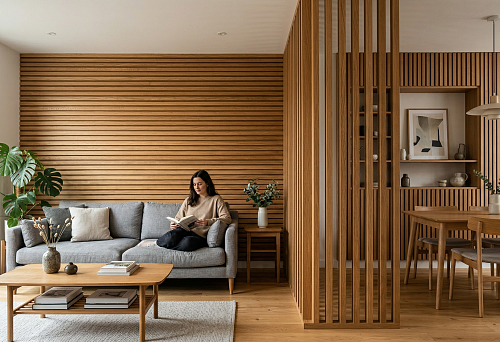 Декоративные рейки в интерьере: как использовать деревянные рейки для стен, зонирования и акцентного декора