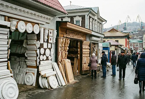 Купить лепнину из полиуретана во Владивостоке: фасадные элементы и деревянный декор на рынке Дальнего Востока