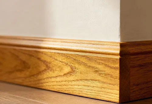 Плинтус деревянный в интерьере квартиры Санкт-Петербурга