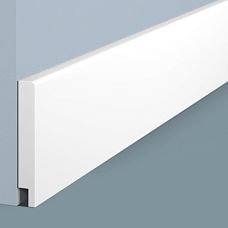 Плинтус напольный B70N из полистирола HI WOOD высотой 70 мм  крупным планом