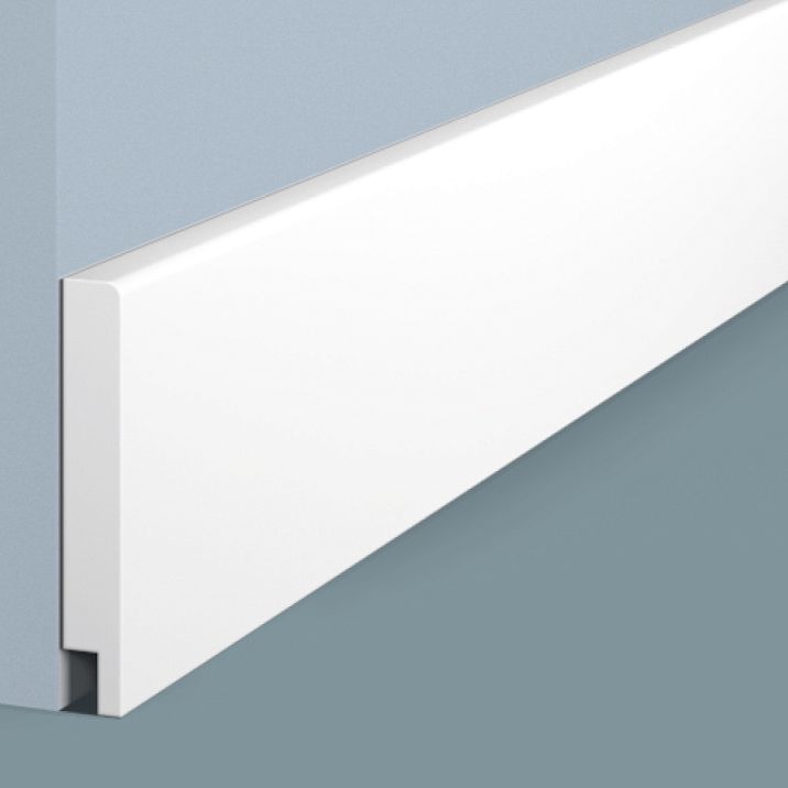 Плинтус напольный B70N из полистирола HI WOOD высотой 70 мм  крупным планом