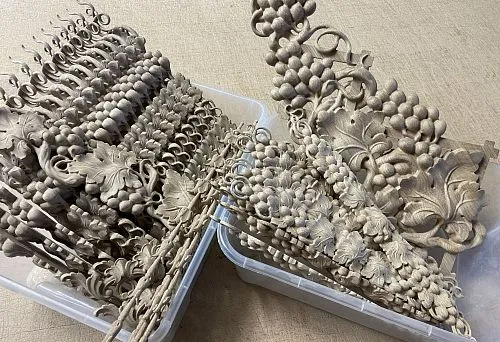 Резные декоративные украшения из дерева с виноградным орнаментом