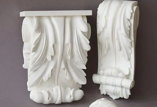 Декоративные кронштейны из полиуретана на сером фоне