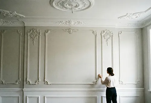 Полиуретановая отделка стен: легкая альтернатива гипсовой лепнине
