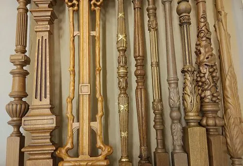 Коллекция лестничных балясин и опорных столбов различных форм и стилей из массива