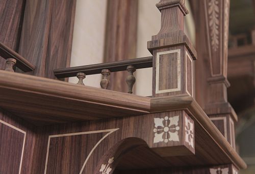 Фрагмент эксклюзивной мебели 2025 года с декоративной инкрустацией, резными элементами и изысканной отделкой