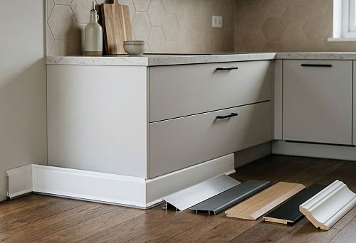 Плинтус для гарнитуры: какой выбрать для кухонного гарнитура и столешницы