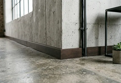 Деревянный плинтус в стиле лофт и минимализм: плоский, узкий, тёмный