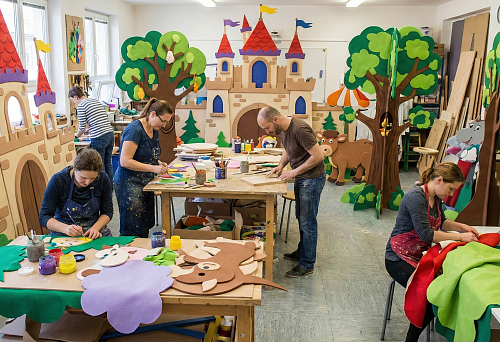 Декорации для детского театра: безопасные материалы и яркий дизайн