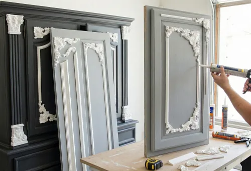 Декоративные элементы из полиуретана на мебельных фасадах — накладки и молдинги для обновления шкафов