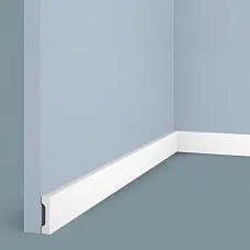 Плинтус напольный W40V1 из полистирола HI WOOD минимальной высоты 40 мм с гладкой поверхностью белого цвета