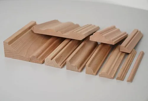 Набор деревянных реек разных профилей из массива бука для декоративной отделки стен и потолков