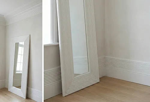 Вертикальная гармония: потолочный плинтус + напольный + зеркальная рама в едином ритме