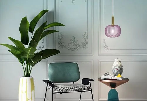 Элегантное оформление спальни с объемным настенным декором и пастельными тонами.