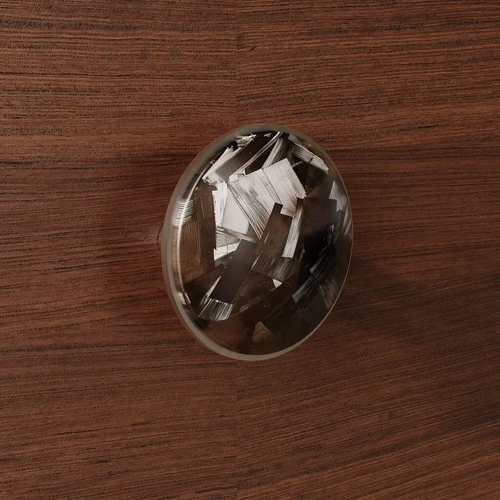 Деревянная ручка TON HL-058-1M из массива ореха с прозрачным масляным покрытием для фасадов спален, гардеробных и минималистичных интерьеров