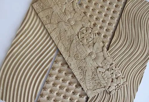 Декоративные панели с резьбой по дереву и сложными узорами