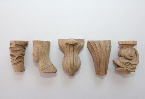 Прочные деревянные ножки высотой 10 см с оригинальным дизайном.