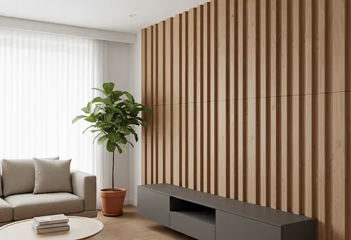 Тонкие деревянные рейки на стене в современном интерьере гостиной