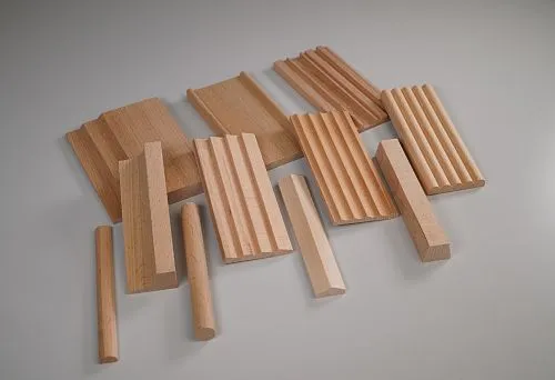 еревянные строительные элементы разных форм и размеров, выполненные из массива бука, предназначенные для отделки и декоративных решений в интерьере.