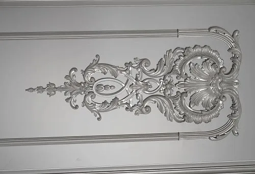 Фасадная лепнина из полиуретана серебристого цвета с классическим орнаментом