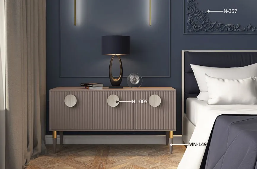 Тумба KMD-003 в современном интерьере с декором, включающим резную накладку, мебельные ручки Luna и точеные ножки с металлическими вставками.