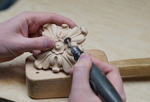 Накладки на подлокотник: удобство и защита мебели