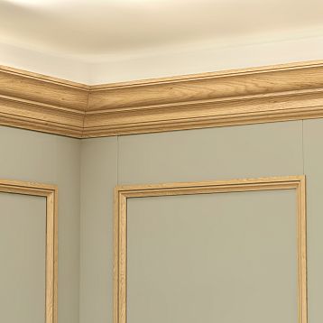 Деревянный карниз в интерьере KZ-001 из массива бука и дуба
