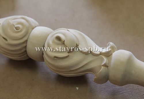 Фото балясин из дерева в Кургане