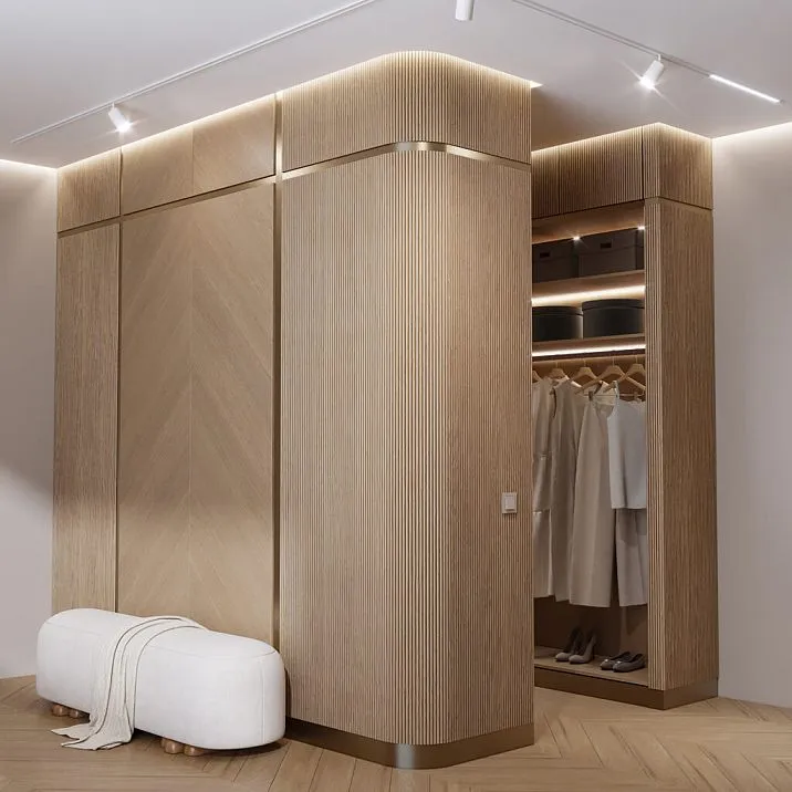 Интерьерная реечная панель PAN‑001 создаёт ритм и фактуру на стенах квартиры