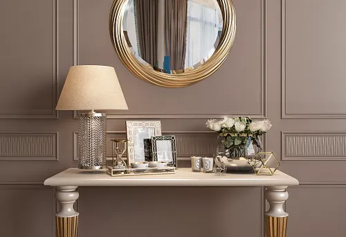 Зеркало в деревянной раме