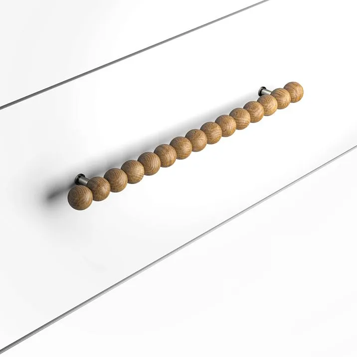 Мебельные ручки Atlas HL-071M из массива дуба с точеными сферами на белых фасадах шкафов